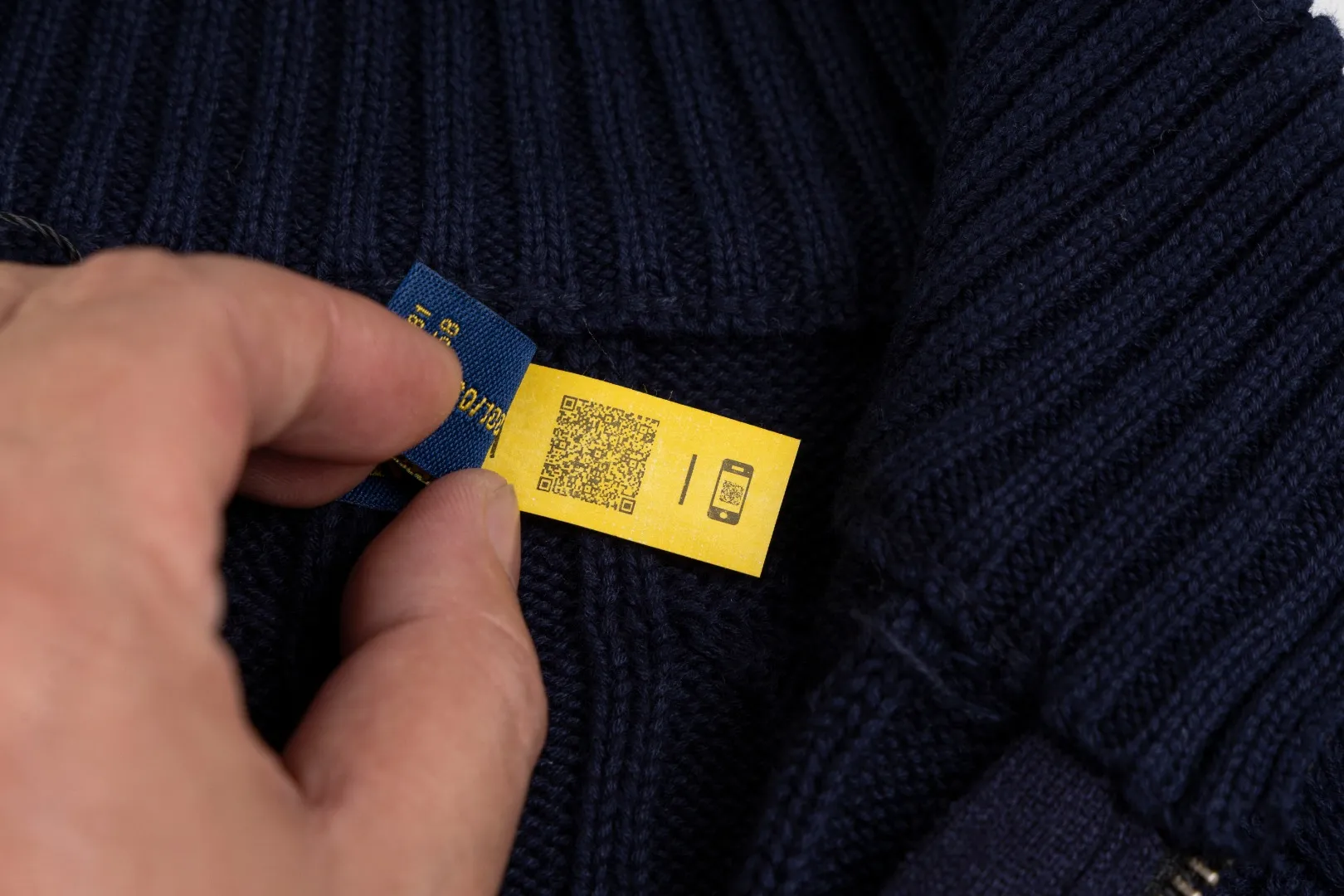 P236 #R92 RALPH LAUREN Ralph Lauren fifteen colors classic small label embroidery logo turtleneck pullover half-zip knitted cable sweater with high-density LOGO embroidery on the chest and original customized tag accessories. Made of pure cotton yarn, pure cotton is skin-friendly and comfortable, small label war horse embroidered twist turtleneck sweater 🐎 high quality, follow the blogger to learn how to wear it! Let’s buy a Ralph Lauren cable sweater. It’s a super hard-to-find series after it became popular. It’s hard to find one on the official website. It’s simple and practical to wear, with a lazy and loose feel. The thickened fabric has more texture, feels soft and delicate, and has a loose fit. Whether worn alone or layered, you can wear different styles of fashion with just one piece!   Size：XS S M L